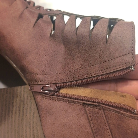 Qupid Mauve Chunk Heels Peep Toes Sandals Size 8 - Picture 7 of 13